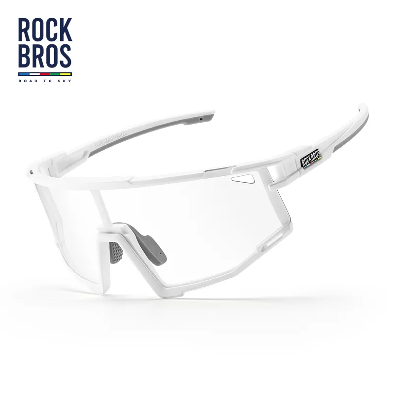Photochromic Cycling Glasses